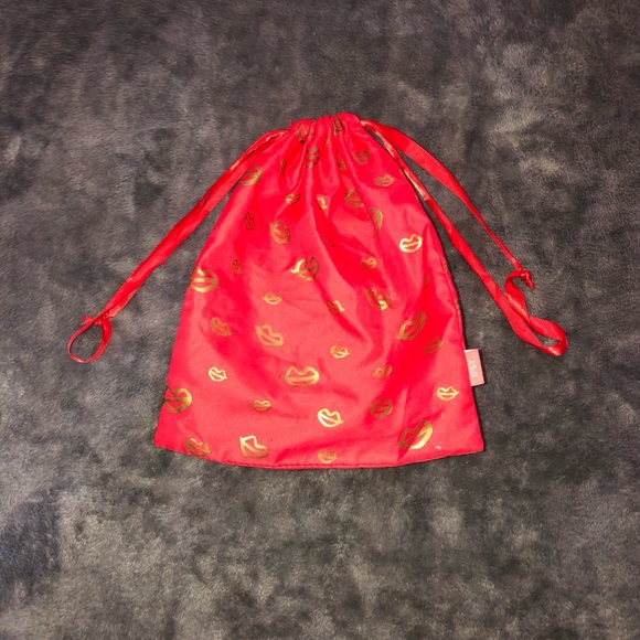 Red makeup bag - Picture 3 of 3